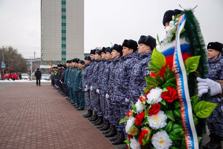 В Челябинске почтили память сотрудников, погибших при исполнении служебного долга
