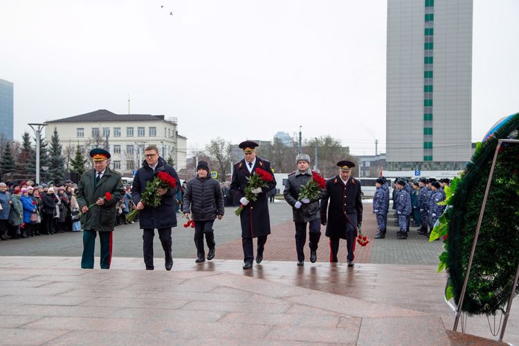 В Челябинске почтили память сотрудников, погибших при исполнении служебного долга