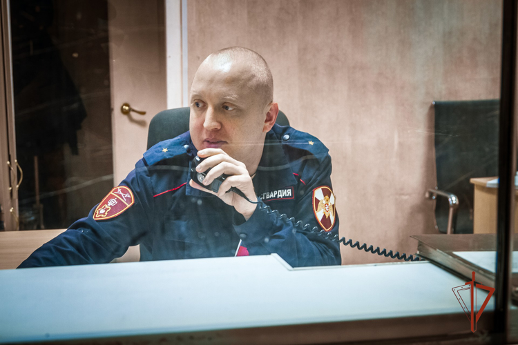 В Челябинске задержали подозреваемую в краже из парфюмерного магазина
