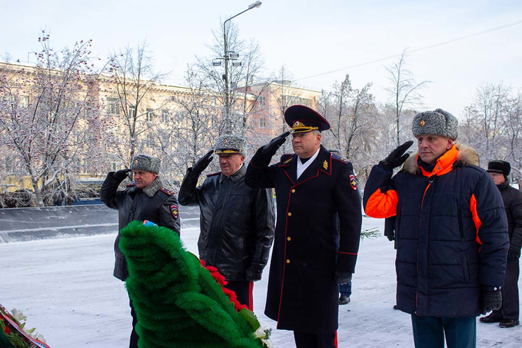 На Южном Урале росгвардейцы приняли участие в памятных мероприятиях ко Дню Героев Отечества