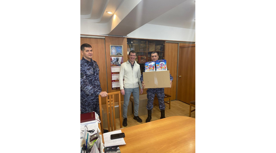 Дед Мороз специального назначения продолжает радовать детей на Южном Урале
