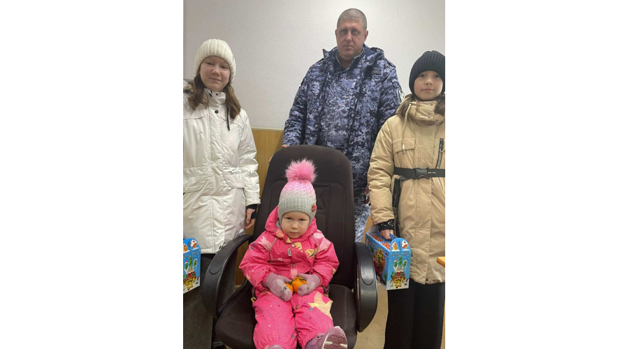 Дед Мороз специального назначения продолжает радовать детей на Южном Урале
