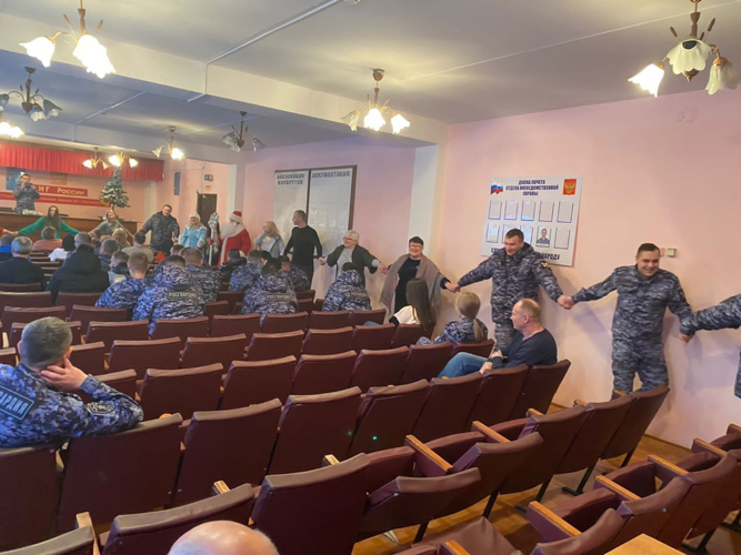 Дед Мороз специального назначения продолжает радовать детей на Южном Урале