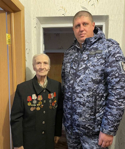 На Южном Урале росгвардейцы посетили жительницу блокадного Ленинграда и провели ряд мероприятий, приуроченных к памятной дате