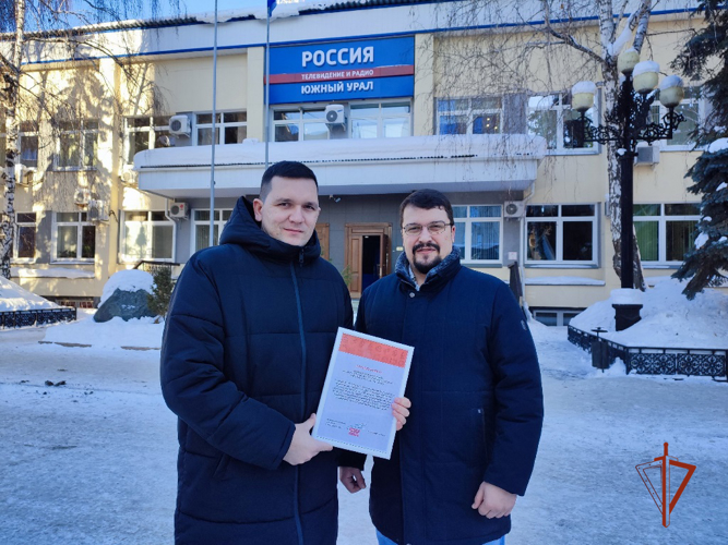 Сотрудников пресс-службы с профессиональным праздником поздравили ведущие новостных программ челябинского телевидения