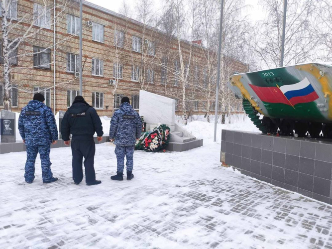 Росгвардейцы приняли участие в мероприятиях, посвященных Дню памяти о россиянах, исполнявших служебный долг за пределами Отечества