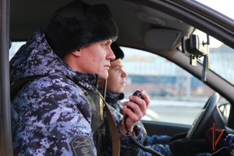 В Челябинске росгвардейцы задержали мужчину и женщину, находившихся в розыске
