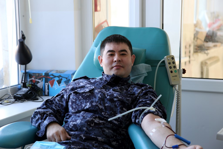 Росгвардейцы приняли участие во всероссийской донорской акции в Челябинске (видео)