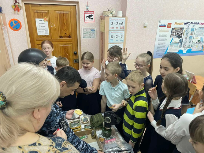 Росгвардейцы приняли участие в мероприятиях, посвященных Дню памяти о россиянах, исполнявших служебный долг за пределами Отечества