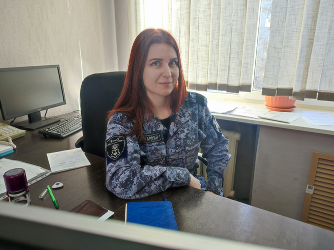 В преддверии 8 марта журналистам челябинского телеканала «Урал 1» рассказали, как в Росгвардии несут службу девушки