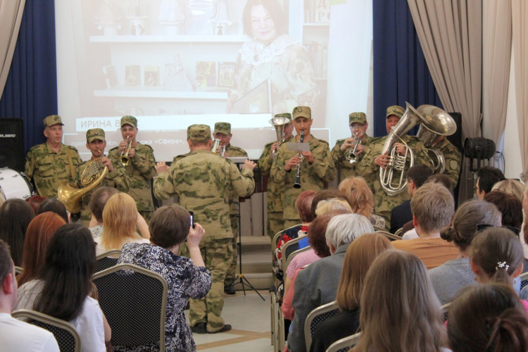 Военные музыканты поддержали Всероссийскую акцию Библионочь в Челябинске