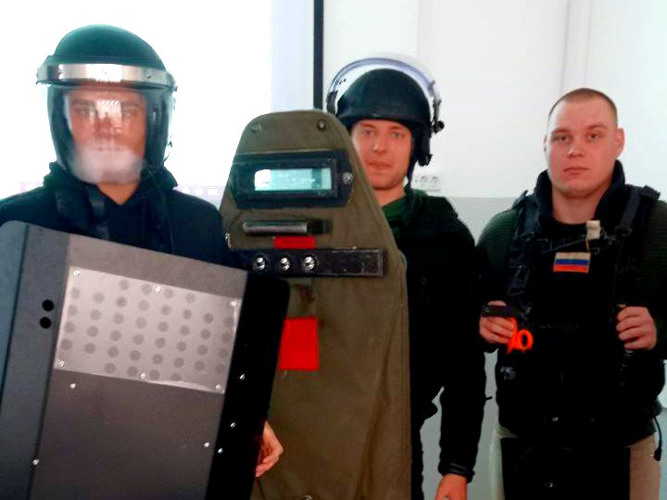 Сотрудники ОМОН «Сталь» провели день открытых дверей для студентов в Магнитогорске