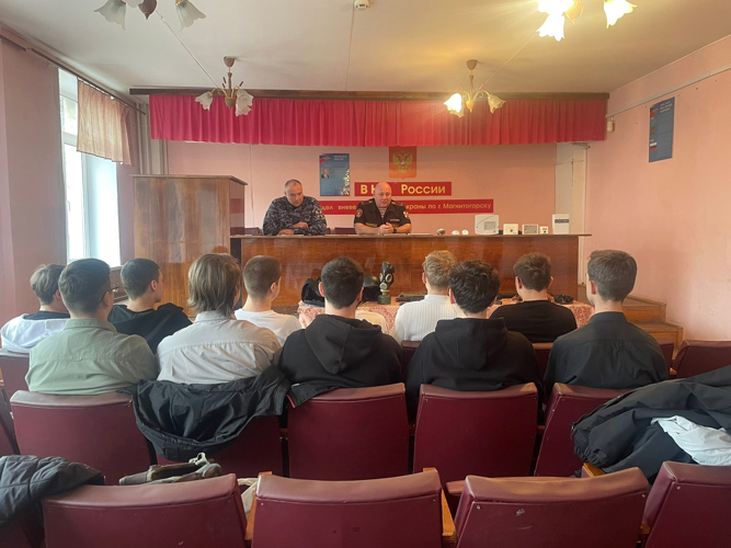 Военно-патриотическая акция «День призывника» проведена росгвардейцами в Магнитогорске