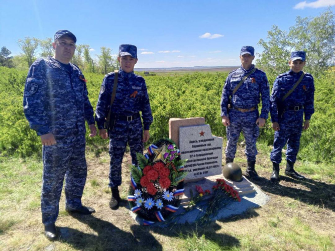 Росгвардейцы приняли участие в открытии памятника погибшему красноармейцу в Челябинской 