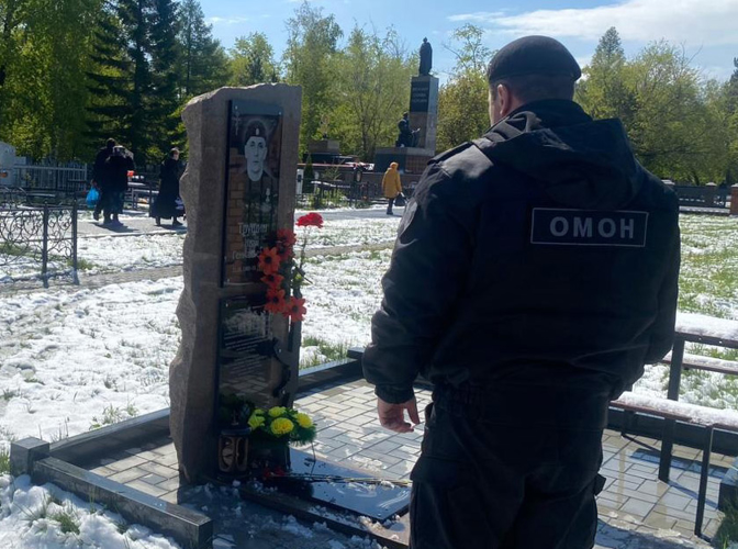 Сотрудники ОМОН «Воин» почтили память погибших товарищей