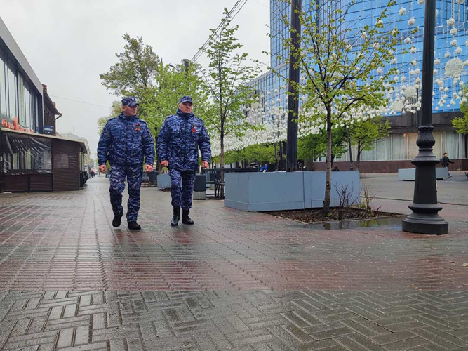 Росгвардейцы приняли участие в охране общественного порядка в период проведения Дня Победы