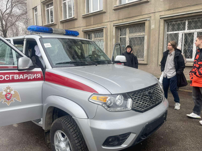 Военно-патриотическая акция «День призывника» проведена росгвардейцами в Магнитогорске