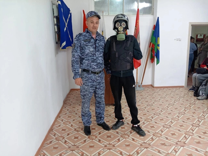 В Варне росгвардейцы провели «Урок мужества» со студентами колледжа