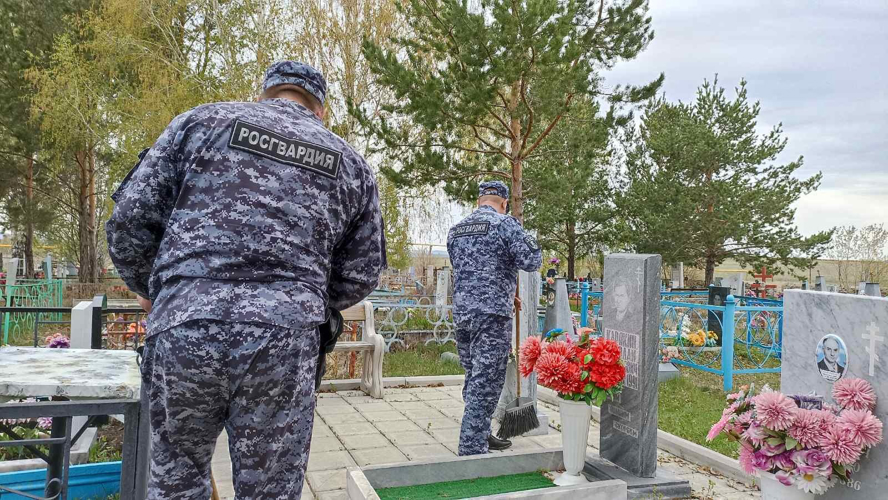 Росгвардейцы приняли участие в акции «На страже памяти»