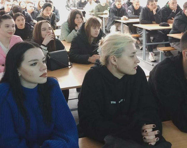 Сотрудники ОМОН «Сталь» провели день открытых дверей для студентов в Магнитогорске