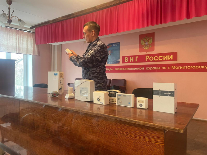 Военно-патриотическая акция «День призывника» проведена росгвардейцами в Магнитогорске