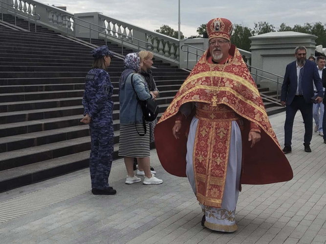 В Челябинске росгвардейцы  смогли прикоснуться к одной из самых почитаемых святынь Руси - Казанской иконе Божией Матери