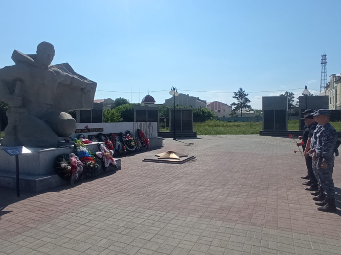 Росгвардейцы принимают участие в мероприятиях ко Дню памяти и скорби по всему Южному Уралу