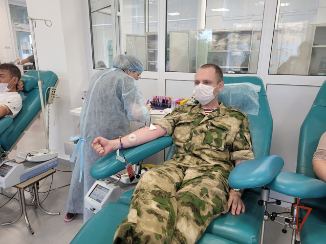 Росгвардейцы продолжают пополнять банк донорской крови на Южном Урале