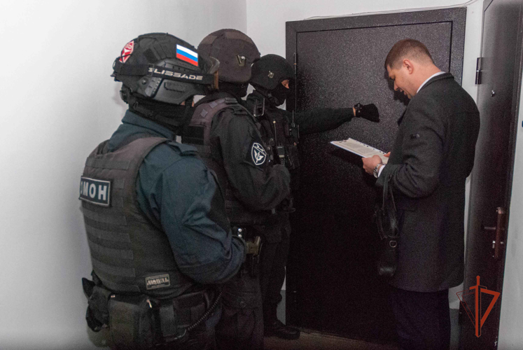 При содействии ОМОН «Сталь» задержаны подозреваемые в серии краж