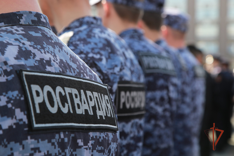 В Челябинске росгвардейцы задержали подозреваемого в разбойном нападении