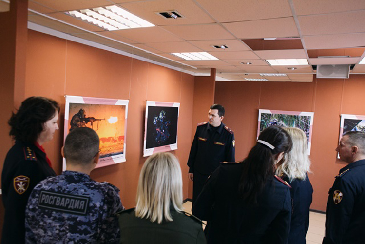 Фотовыставка «Росгвардия. Всегда на страже!» открылась в Челябинске
