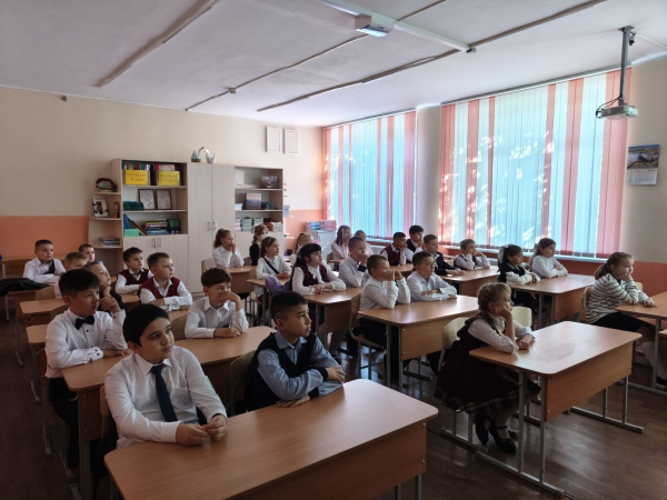 С Днем знаний росгвардейцы поздравили школьников на Южном Урале