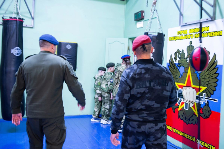 Бойцы СОБР «Рифей» пригласили в гости подшефных кадетов «Гвардейской смены»
