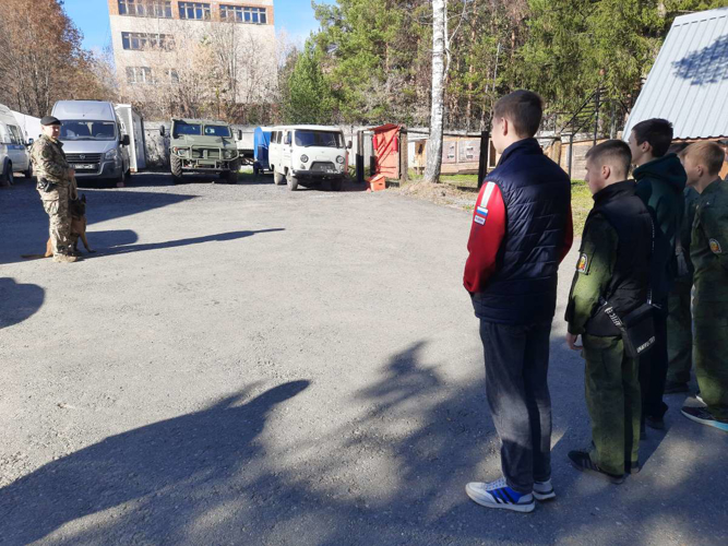 В Златоусте сотрудники ОМОН «Таганай» провели урок мужества для школьников
