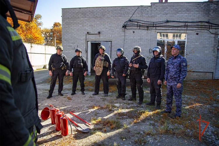 В Челябинске росгвардейцы и МЧС провели совместные пожарно-профилактические тренировки
