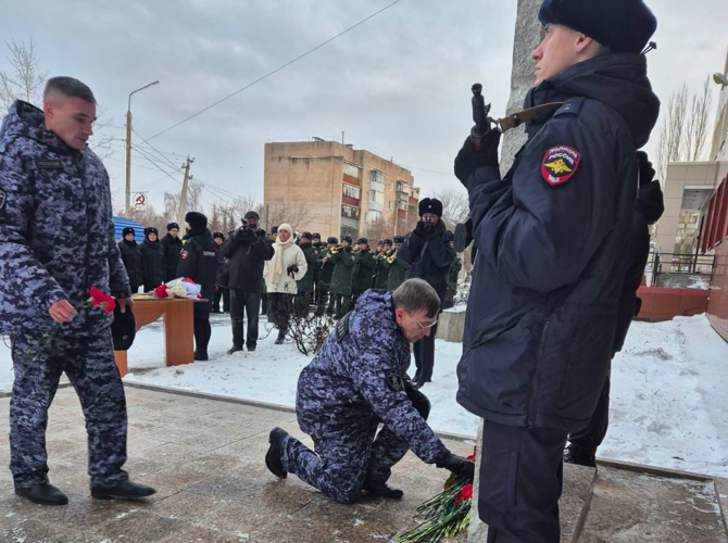 Росгвардейцы приняли участие в открытии мемориала в память о сотрудниках, погибших при исполнении служебного долга