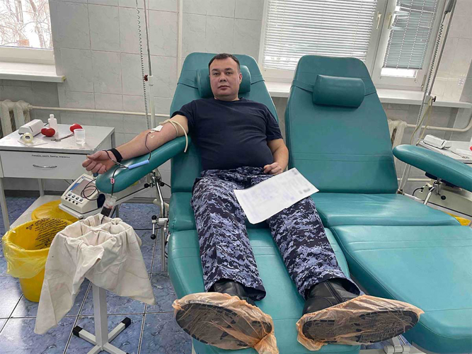В Магнитогорске росгвардейцы пополнили банк донорской крови