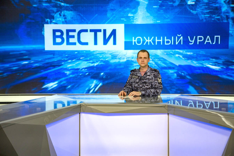Ведущие новостных программ челябинского телевидения с профессиональным праздником поздравили сотрудников пресс-службы