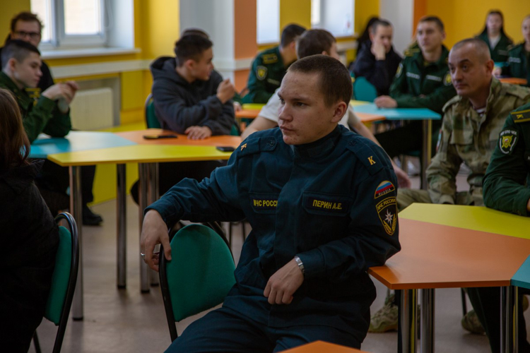 Росгвардейцы встретились с курсантами Челябинского юридического колледжа
