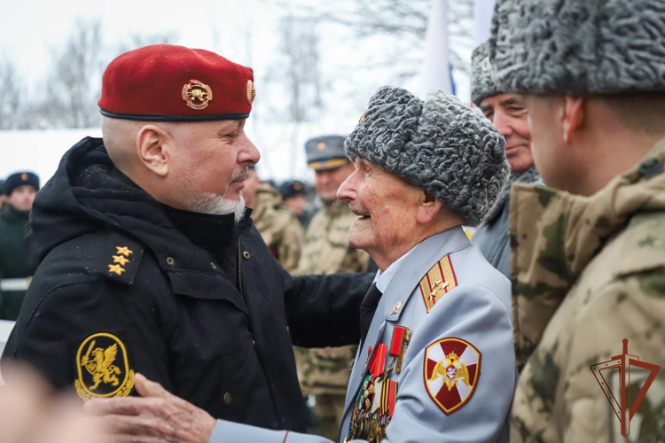 Заместитель директора Росгвардии вручил орден Александра Невского 100-летнему ветерану Великой Отечественной войны
