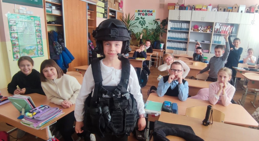 Челябинским школьникам рассказали о службе в спецподразделениях