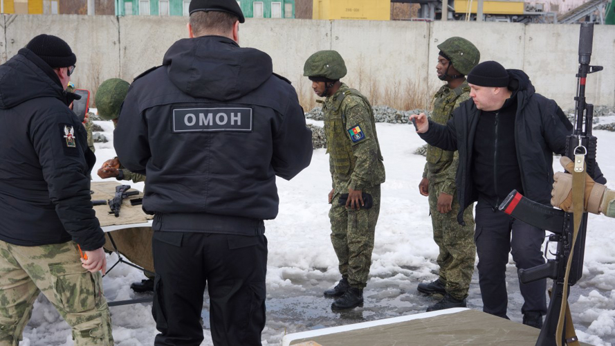 Челябинские курсанты присоединились к акции «Своих не бросаем»