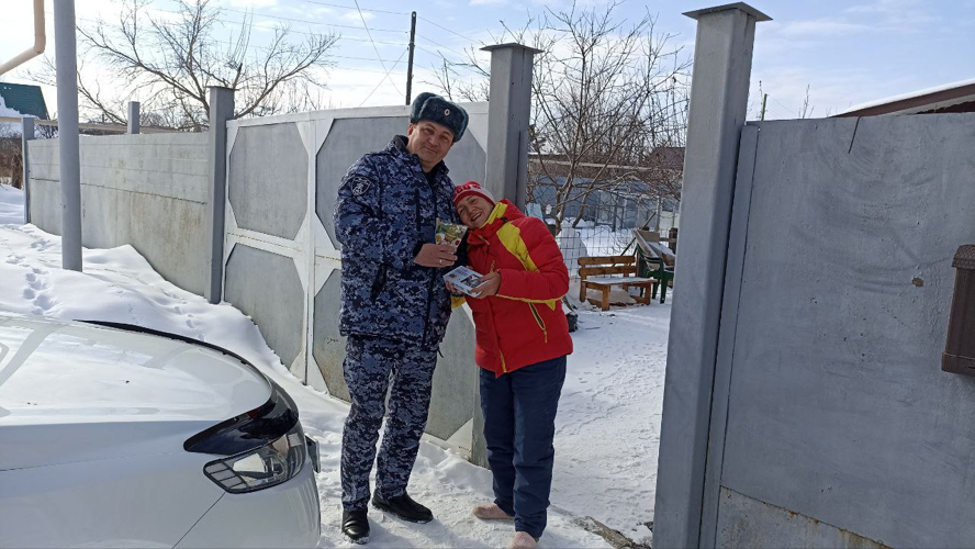 Росгвардейцы поздравили женщин с Международным женским днем