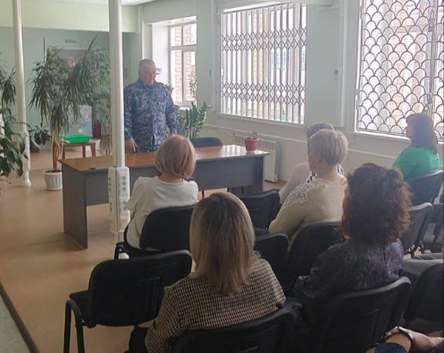 Росгвардейцы поздравили женщин с Международным женским днем