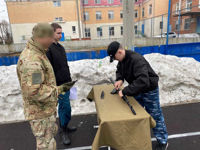 Военнослужащие челябинского спецназа провели «Зарницу» для школьников