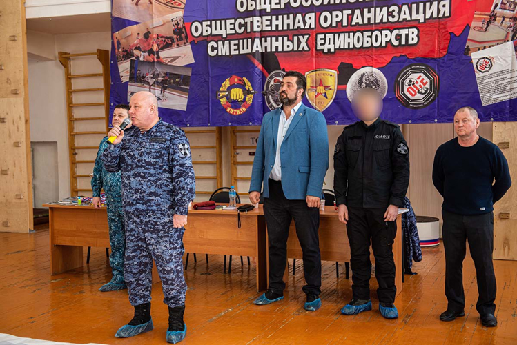 Росгвардейцы стали почетными гостями на турнире по смешанным единоборствам в Магнитогорске