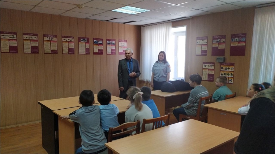 Росгвардейцы провели «Урок мужества» для южноуральских школьников