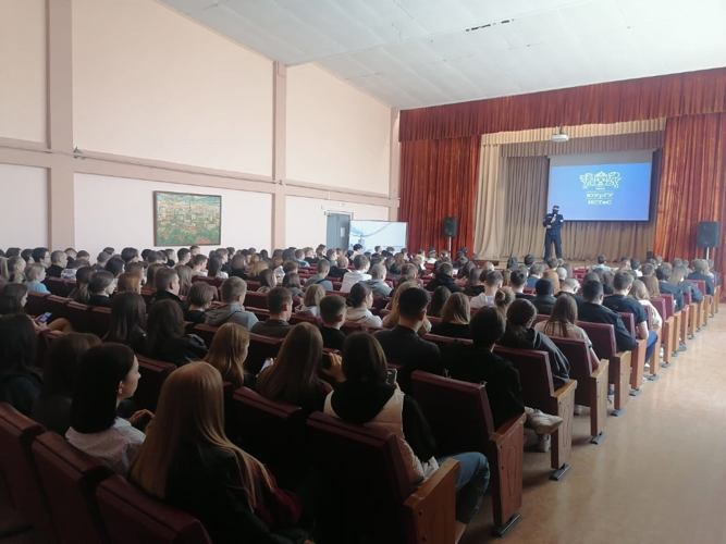Росгвардейцы провели «Урок мужества» для студентов ЮУрГУ в Челябинске