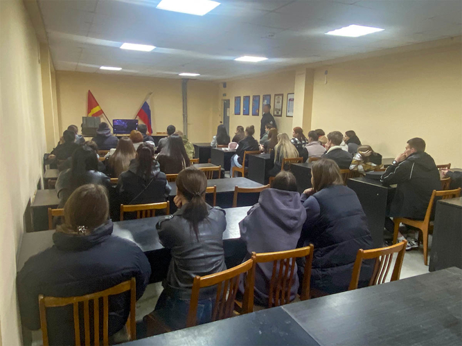Сотрудники СОБР провели день открытых дверей для студентов в Челябинске