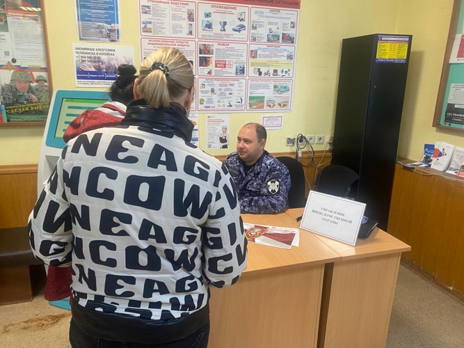 Росгвардейцы приняли участие в «Ярмарке вакансий» в Челябинске